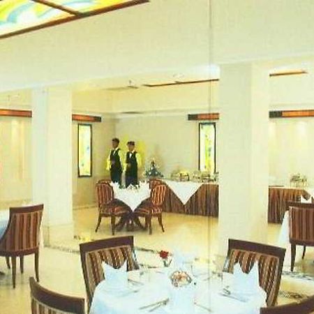 Hotel Ashoka International New Delhi Exteriör bild