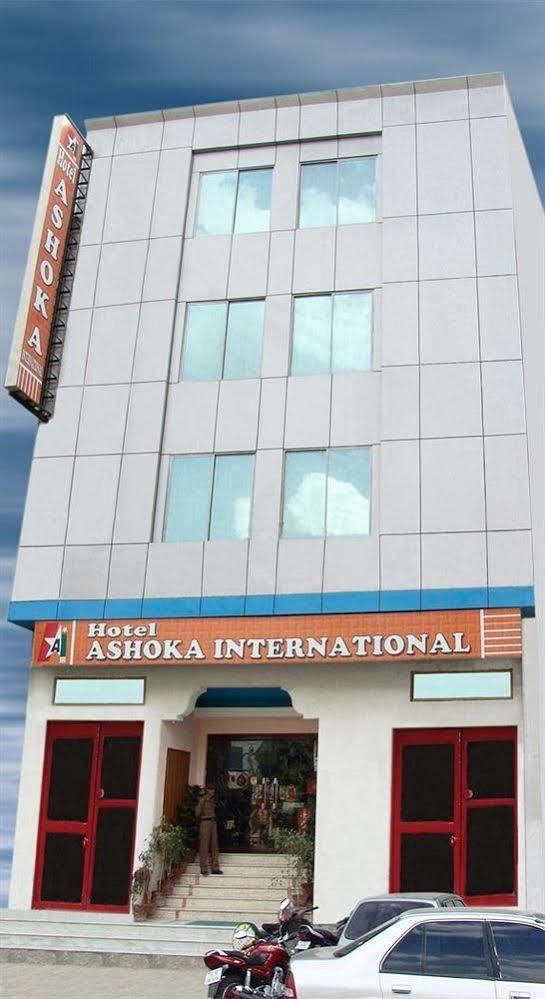 Hotel Ashoka International New Delhi Exteriör bild